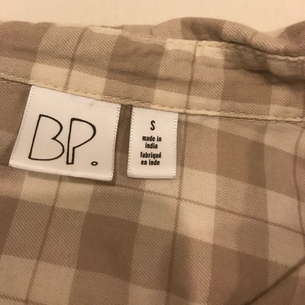 A flannel - Picture 2 of 2